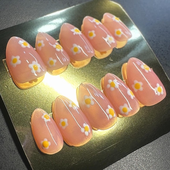 Short coffin pink flower handmade press on nails - Picture 3 of 5